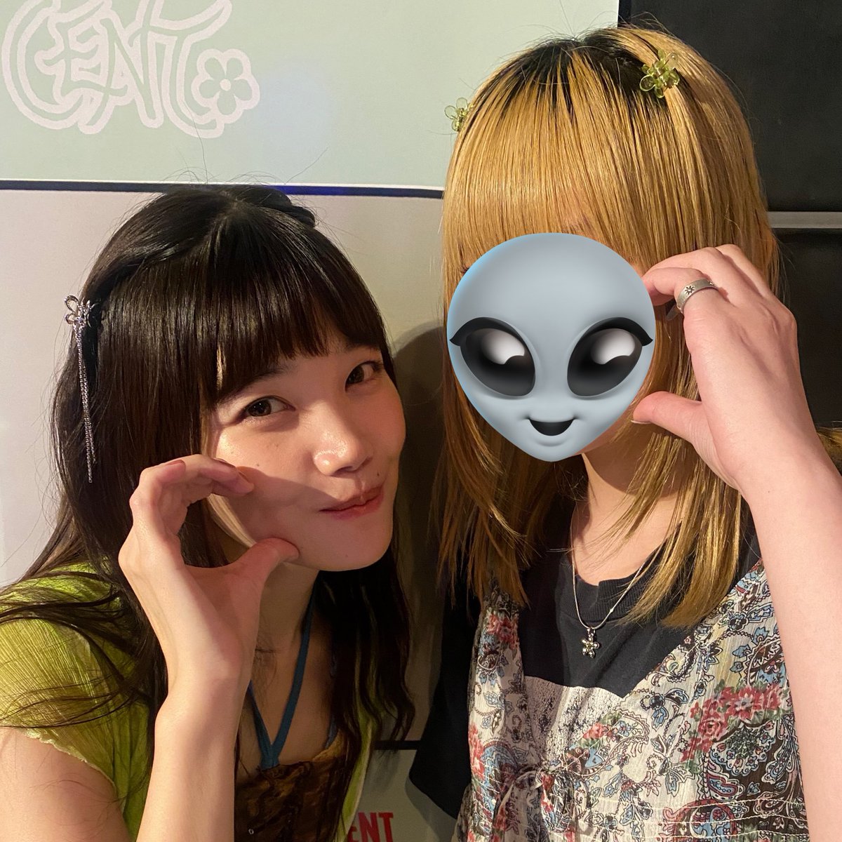R_ttiii's tweet photo. 髪の毛おそろいだねーとか話したかったけど
いつもありがとうねって言われて
なにも話せなくなっちゃったよー！
BIG LOVEだよー！

#CENT
#らぶあるばむ https://t.co/mSJTsvf8i3