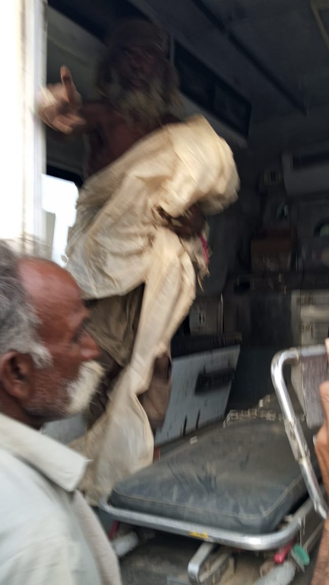 Aadivasi Jayesh Bhil (@aadivasijayesh) on Twitter photo बाड़मेर जिला अस्पताल के अमानवीय रवैये से परेशान होकर छुगाराम भील, जो मानसिक रूप से पीड़ित है, उसे सही उपचार सम्मानजनक व्यवहार नहीं होने से निठल्ले प्रशाशन से हारकर आखिर वापस घर की और मुड़ जंजीरों का सहारा लेना पड़ेगा प्रशासन की यह घोर असंवेदनशीलता शर्मनाक है!
<a href="/BarmerDm/">Barmer District Collector & Magistrate</a> बाड़मेर जिला अस्पताल के अमानवीय रवैये से परेशान होकर छुगाराम भील, जो मानसिक रूप से पीड़ित है, उसे सही उपचार सम्मानजनक व्यवहार नहीं होने से निठल्ले प्रशाशन से हारकर आखिर वापस घर की और मुड़ जंजीरों का सहारा लेना पड़ेगा प्रशासन की यह घोर असंवेदनशीलता शर्मनाक है!
<a href="/BarmerDm/">Barmer District Collector & Magistrate</a>