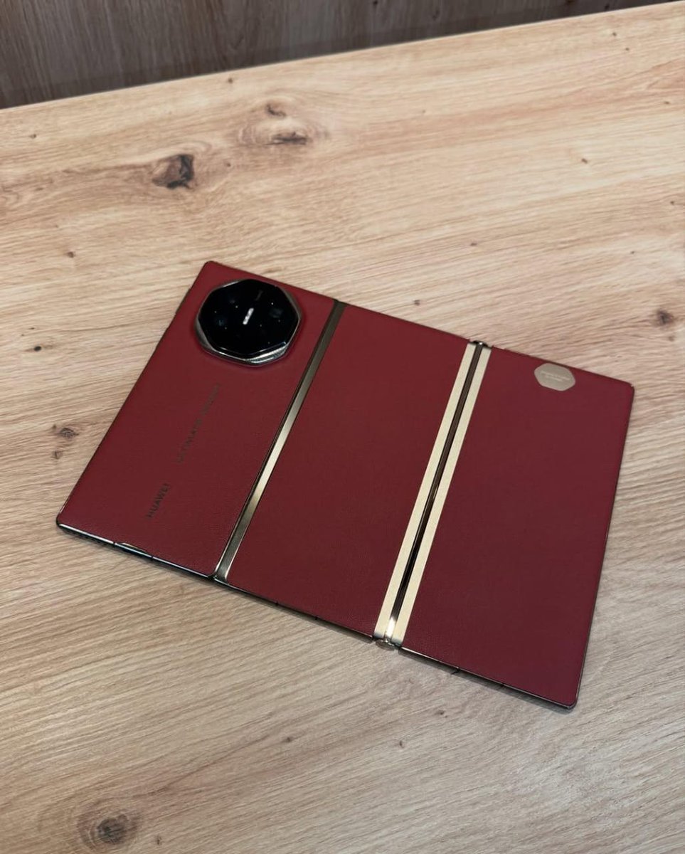 HUAWEI Mate XT Ultimate Design 

📦 Storage: 1TB
💾 RAM: 16GB

💰 Price: 8,500,000/= TSH
🛡️ Warranty: 1 Year

📍 Location: Kawe – Dar es Salaam
📞 Call/WhatsApp:
0786 320 031 | 0655 248 231