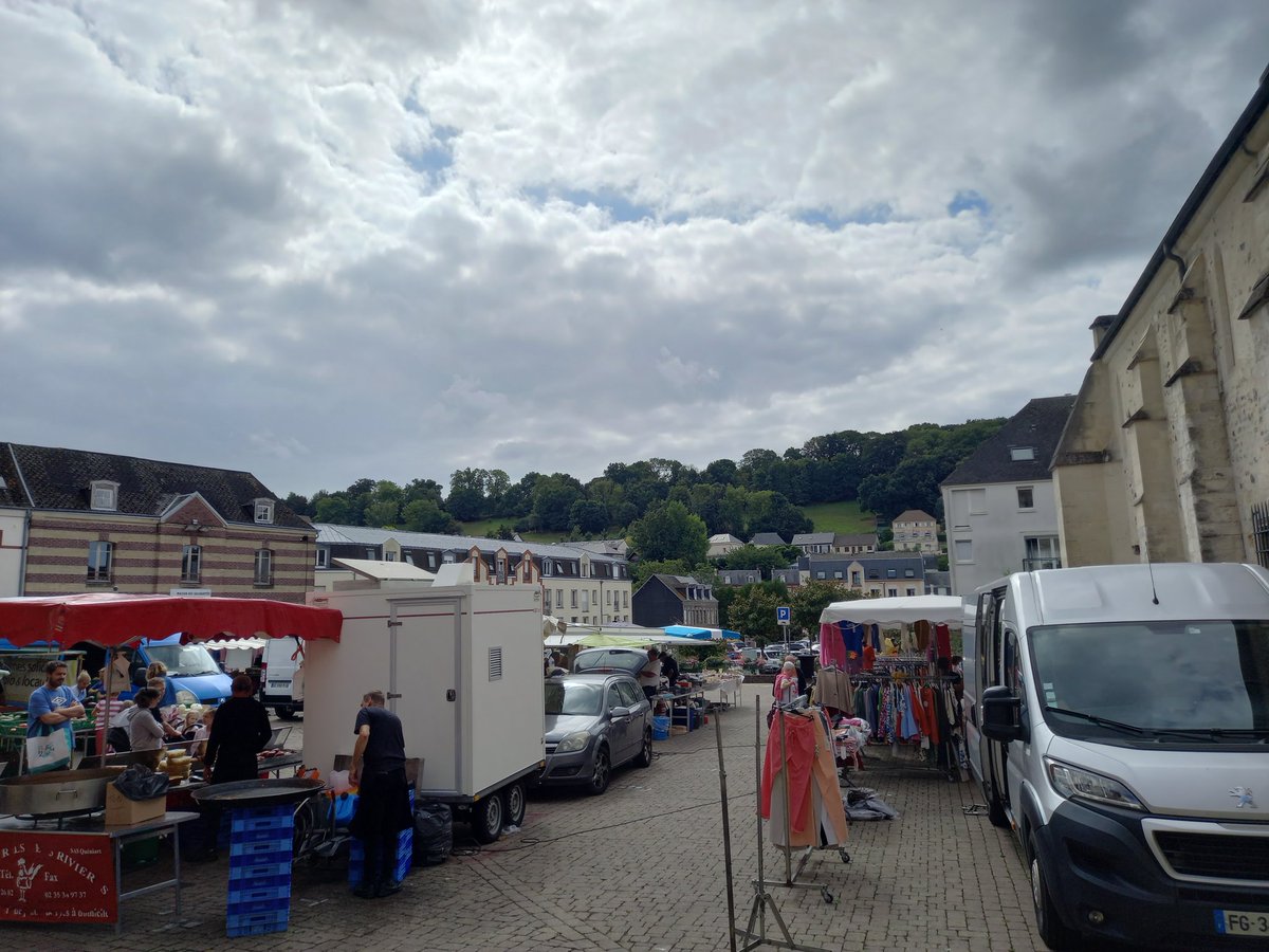 BNaous's tweet image. Jour de marché à #Montivilliers, là où tout commence et tout se construit ensemble ...