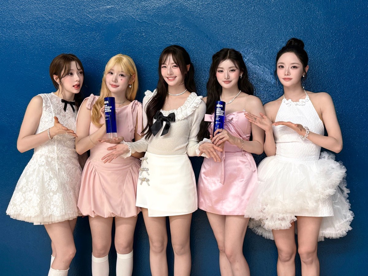 we_fiftyfifty's tweet photo. [📸] 250821 #2025KWDA 완료 💙🏆

멋진 상 받게 해주셔서 정말 너무 감사합니다!
사랑해요 트웨니❣️
FIFTY 🩷 TWENY forever...s2

#FIFTYFIFTY #피프티피프티
#케이월드드림어워즈 https://t.co/ovhOp8tv3T