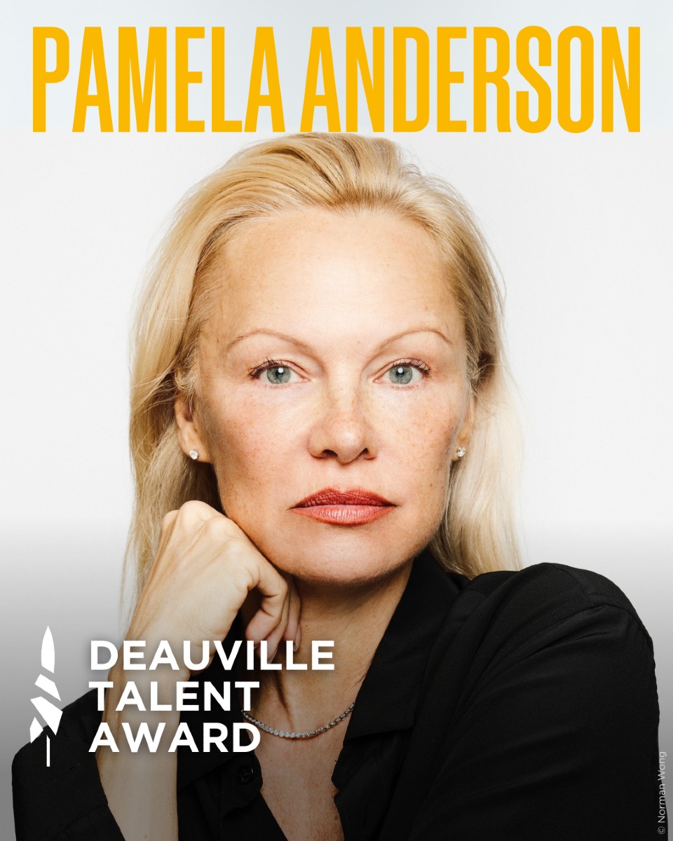#PamelaAnderson recevra un Deauville Talent Award lors de la cérémonie d'ouverture du 51ème Festival du Cinéma Américain de Deauville qui se déroulera du 5 au 14 septembre. #Deauville2025