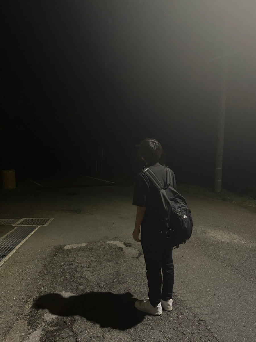 真っ暗なバス停で降ろされました。
大丈夫です。帰れます。うん。
