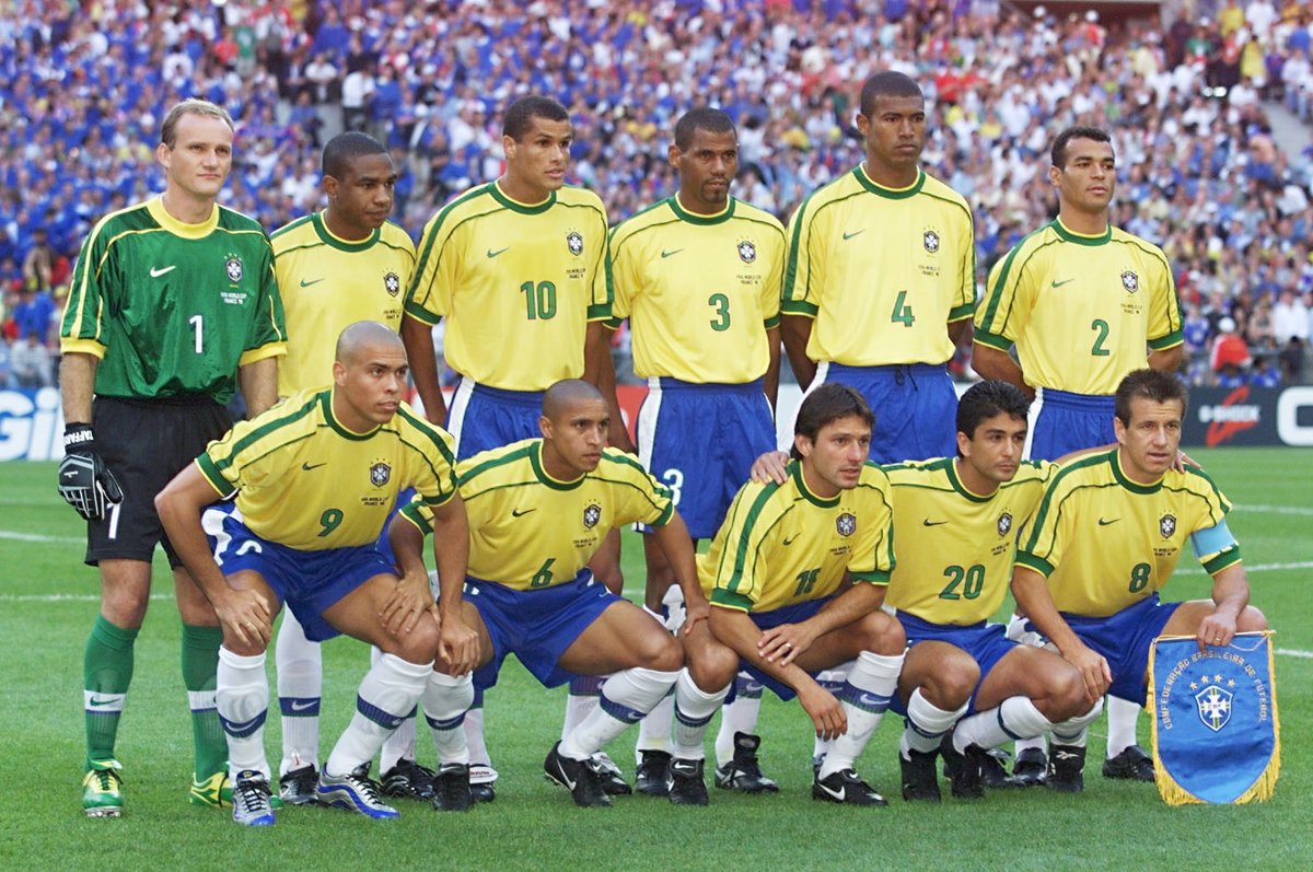 GOAL_ID's tweet photo. Timnas Brasil yang dirindukan para penggemarnya ๐ฅน
Apakah kalian mengenal seluruh pemain yang ada dalam gambar ini? ๐ง๐ท๐ง
#TimKlasik #GoalTrivia https://t.co/ROSwzW48it