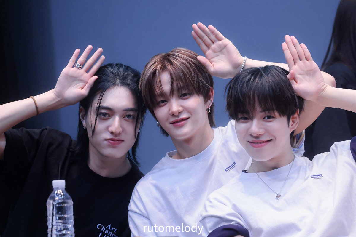 250820 Wonderwall 대면팬싸

3人でうさぎ ̗̀ ꪔ̤̥ꪔ̤̮ꪔ̤̫ ̖́-🩵

#하루토 #HARUTO #ハルト 
#지훈 #JHOON #ジフン
#윤재혁 #YOONJAEHYUK #ジェヒョク 
#트레저 #TREASURE