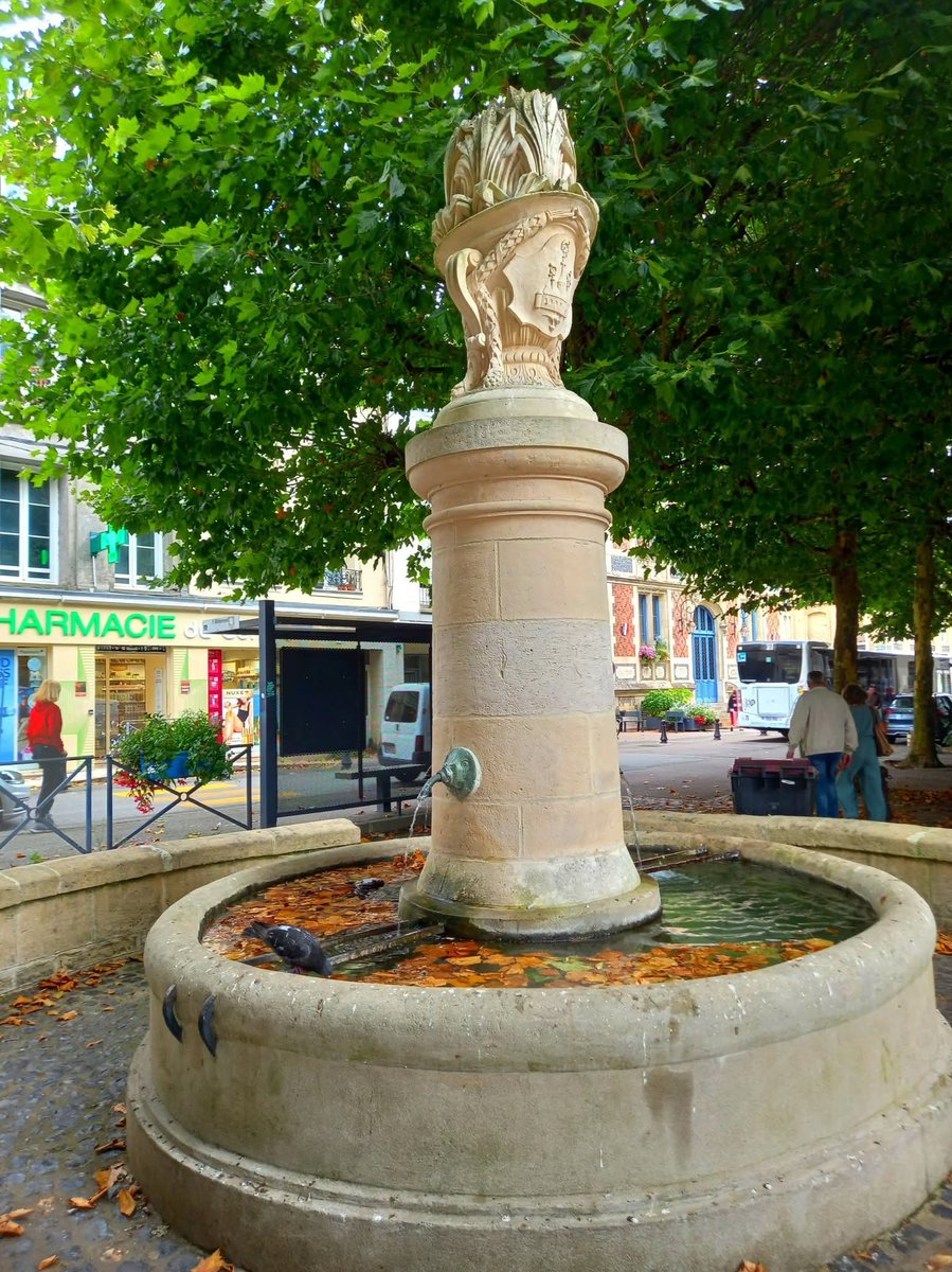 BNaous's tweet image. Jour de marché à #Montivilliers, là où tout commence et tout se construit ensemble ...