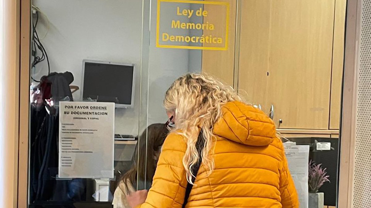 📌 El Consulado de España en Buenos Aires ha registrado ya 553.293 citas para obtener la #nacionalidad a través de la #LeydeMemoriaDemocrática. 🇪🇸✍️
⏳ Recuerda: el 22 de octubre finaliza el plazo.
acortar.link/6f9BPn
#Crónicasdelaemigración #Argentina