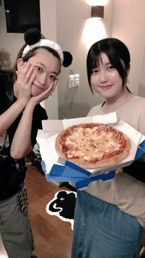 倉持さん宅にお邪魔してピッザ🍕このあとのEWCをみんなで応援観戦する！