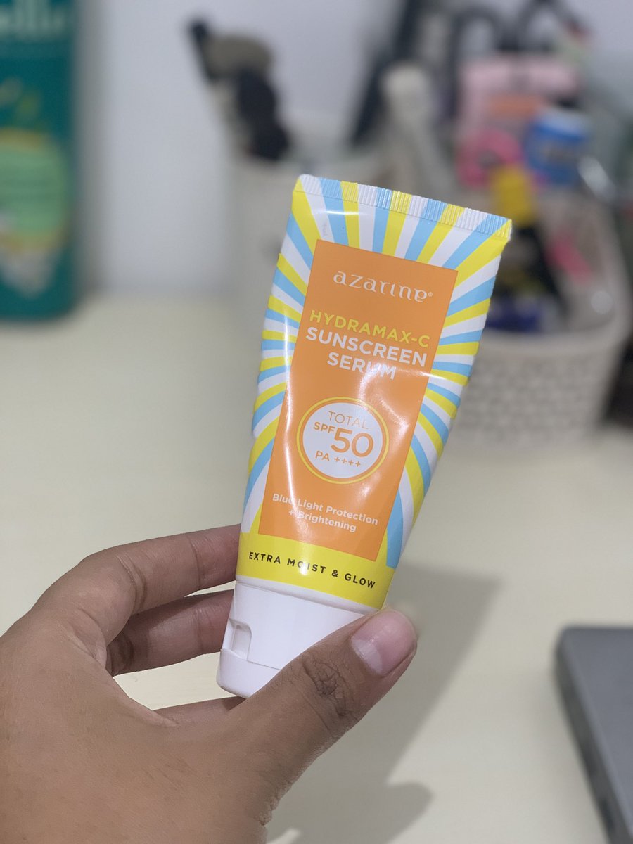 thisiskiaaa's tweet photo. another best sunscreen for dryskin! 🥰

cocok bgttt untuk kulitku yang super keringg. apalagi untuk aku yang lagi sering bgt explore naik gunung yang pasti bikin kulit makin kueringgg🥺 https://t.co/1bF2yXJQgx
