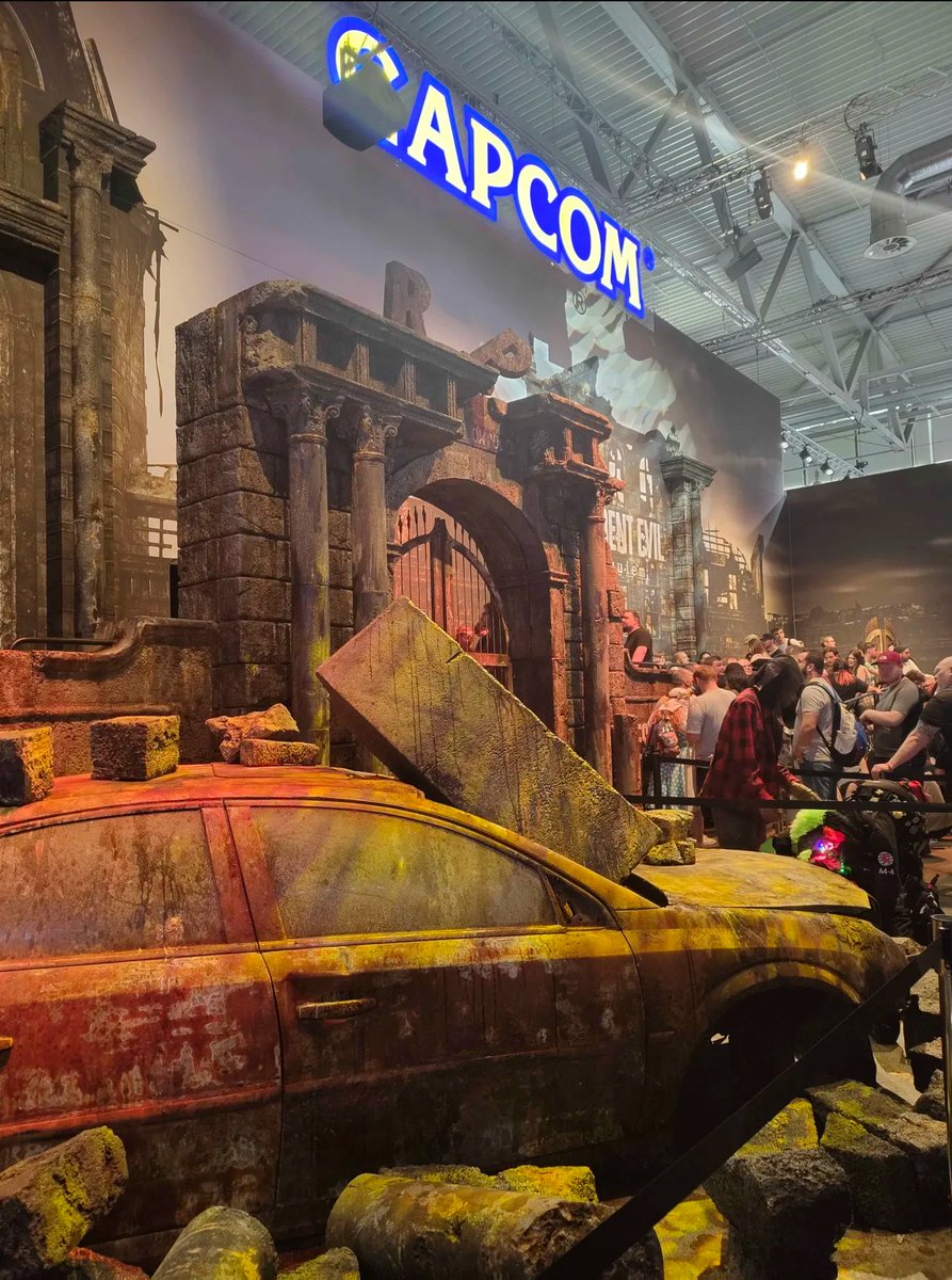 Lunenthin's tweet photo. omg, le stand resident evil de fou a la #Gamescom2025 https://t.co/XRJqWMKtZk