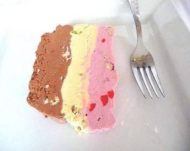 CorinnePulitzer's tweet photo. Today #IceCreamFans are putting away their scoops & sharpening their knives! It’s #NationalSpumoniDay & this Italian slice of heaven has everyone saying “Buon Appetito” 🇮🇹 🍒@Spumonigardens @edysanddreyers @FERRARABAKERY @Breyers @NationalDayCal @HeyWhatDay @DiningGuide2Day https://t.co/tqXnb1lodc