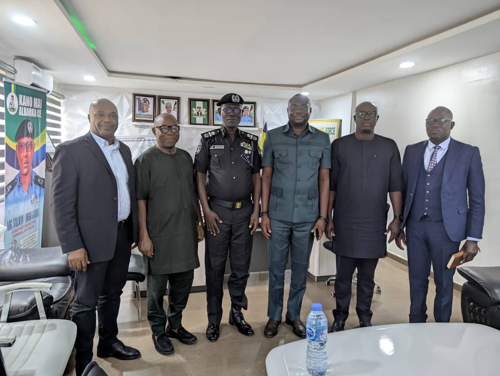 beninelectric's tweet image. BEDC strengthens ties with @PoliceNG . Ag. MD Engr. Jonathan Lawani &amp;amp; AIG Zone 5, Salman Garba Dogo, commit to joint action against vandalism &amp;amp; energy theft. Police pledge full support to secure staff &amp;amp; infrastructure.
 
#BEDC #EnergySecurity