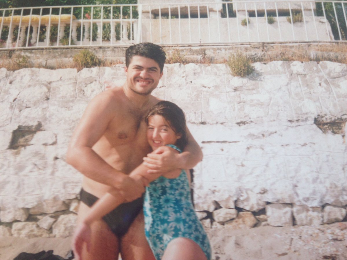 arkin_gelenbe's tweet image. 15 yaş küçük kardeş #tbt si…😎🫶

1998 - Selimpaşa

#kardeş