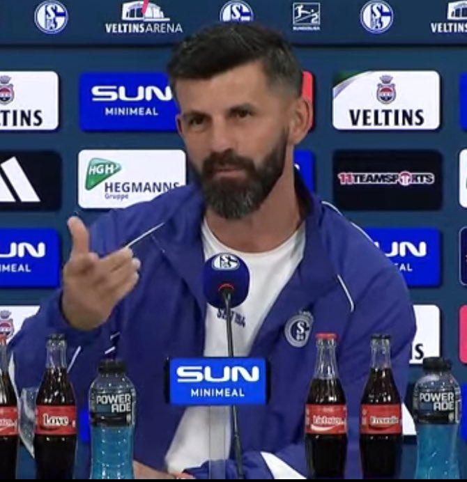 Ich bin überglücklich, vor allem mit diesem Oberteil. Besser wird der Tag heute nicht mehr für mich, ich nehm das auch mit nach Hause und geh damit in Düsseldorf spazieren, da schei. ich mich gar nicht 💙🤍 #so4