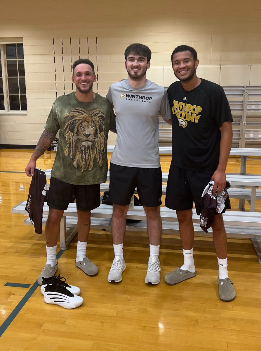 Winthrop Student Manager Tree 🦅🌳 

Garrett had the chance to meet two former Winthrop MBB student managers. 

Mike Scurlock (2015–18) on the left and Nick Dillener (2014–18) on the right. 

Grateful for their impact and glad they were able to take a moment for a photo together!