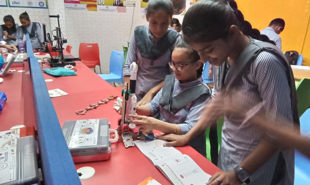 IPLabGirSomnath's tweet photo. #primary girls school prabhas patan #visit ip &amp; Innovation Lab Gir-Somnath 
#spacescience 
#spaceexplorer
#Rocketlauncher 
#orbootearthapp
#minisewingmachineo
#diydrone &amp; others 
#onhand activities...

@InfoGujcost
@dstGujarat 
@DCSC_GIRSOMNATH 
@narottamsahoo 
@Punam_Bhargava https://t.co/IxMIk87iKF