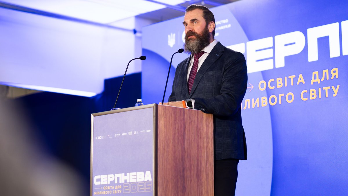 Перша леді України Олена Зеленська взяла участь у щорічній освітній конференції «Серпнева-2025», яку проводить Міністерство освіти і науки. На урочистому відкритті також були присутні Прем’єр-міністерка України Юлія Свириденко та міністр освіти і науки Оксен Лісовий.

Подробиці: