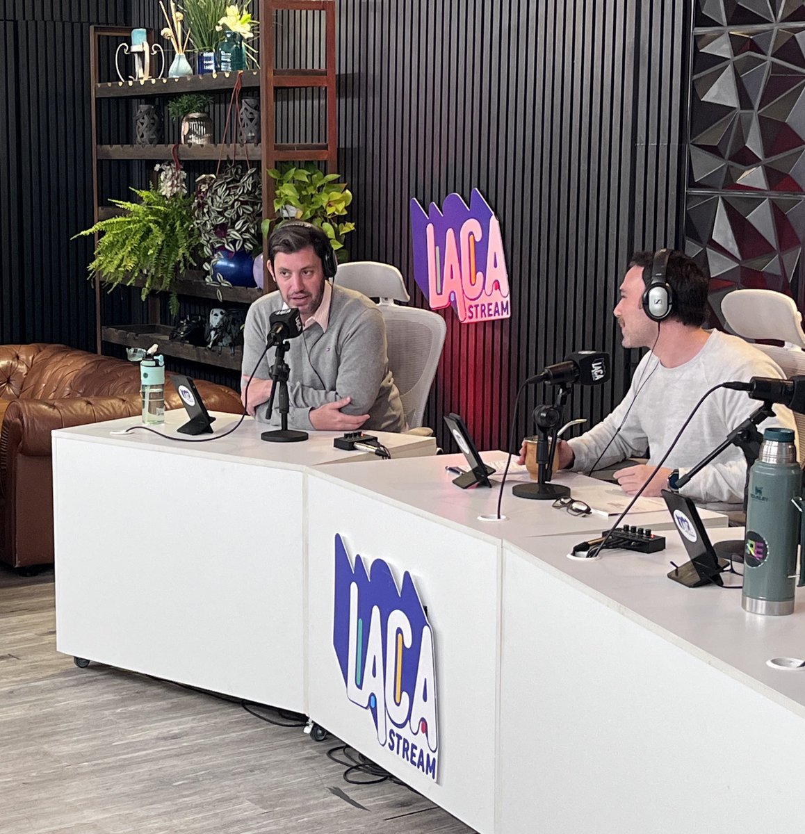 “¿Por qué invertirías en el país si el Ministro de Economía no tiene la plata acá?” <a href="/LeanIllia/">Leandro Illia🇦🇷</a>