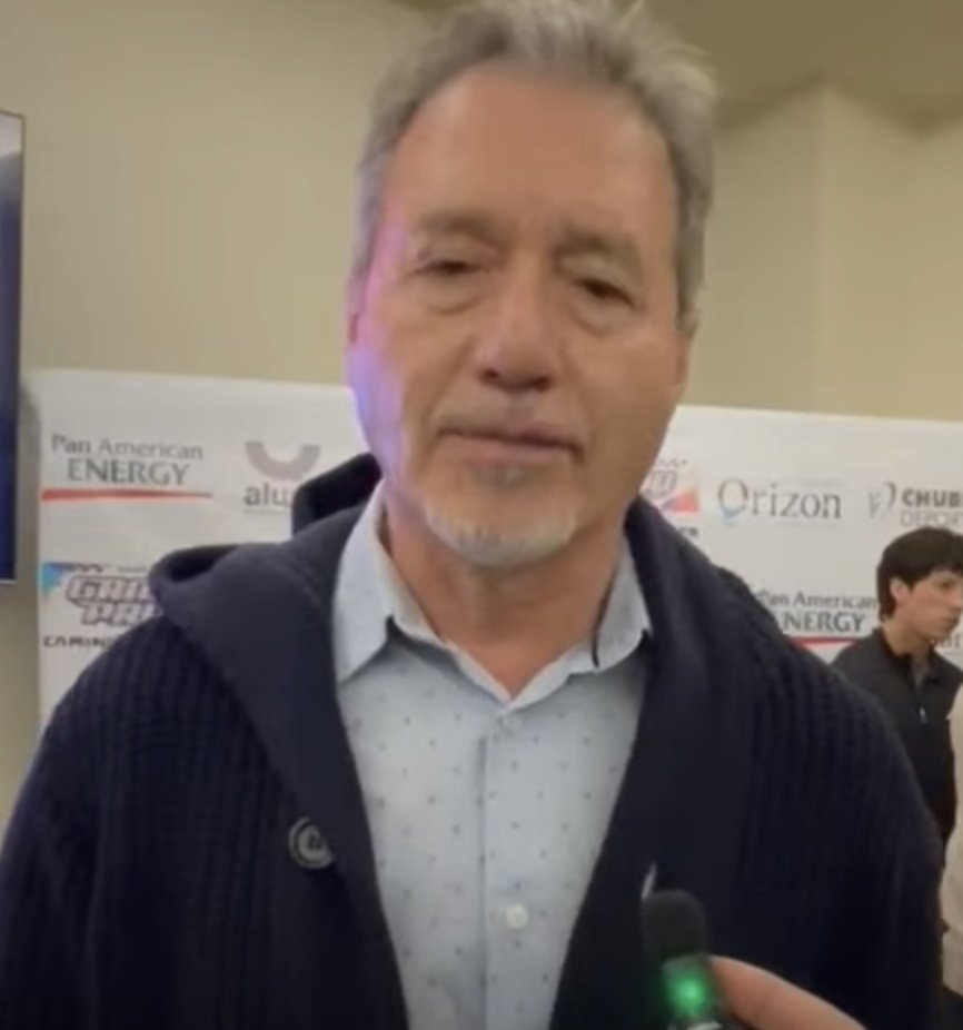 PoliticaCR_'s tweet photo. Es el mismo que hizo mierda canal 9 el capo de la comunicación política de CHUBUT azul media y ahora es el dueño del.diario Crónica????  Osea en poco tiempo dejamos de tener el único diario papel en Comodoro. Fin. https://t.co/rFJJ5Ib2Ki