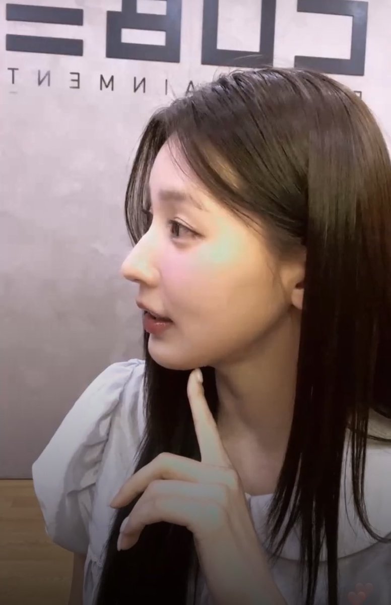 4rangidle's tweet photo. Her side profile always✨✨

#MIYEON #미연 https://t.co/1SpoeRBEPM