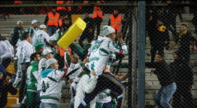 edjusti's tweet photo. @liberta___depre Só não aconteceu isso com a torcida do Palmeiras em Montevideu contra o Penharol porque naquele dia alguns herois da @torcidamv83 tiveram coragem e não permitiram!! https://t.co/wFmEOySTxU