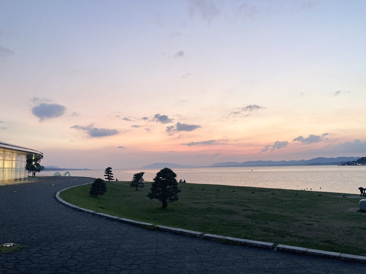 今日は、宍道湖の夕日を「おまっちぇもどこかで しみじみみているかなぁ」と想像しながら眺めました◎ 
