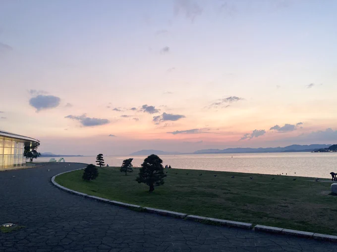 今日は、宍道湖の夕日を「おまっちぇもどこかで しみじみみているかなぁ」と想像しながら眺めました◎ 