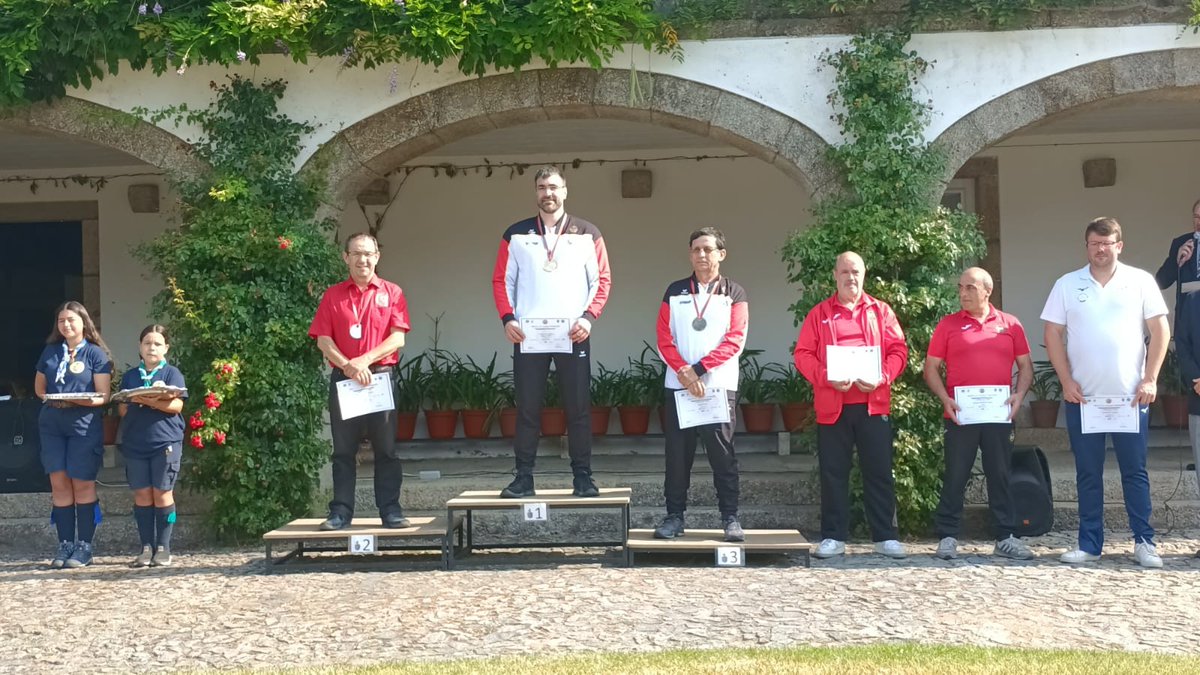 ✨ Los navarros brillan en el Europeo de Armas Históricas en Portugal.

Enrique Martínez Asiain suma plata y bronce por equipos + diploma individual 🏅

📝 fundacionmiguelindurain.com/noticia/1879/l…

#TiroOlímpico #Navarra <a href="/deporte_na/">Deporte - Kirola</a>