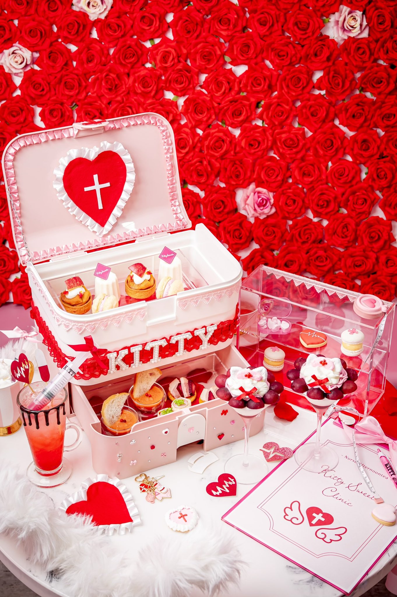 レア❗️キティ アイスクリームポーチ パフェ ラミネート生地 ピンク