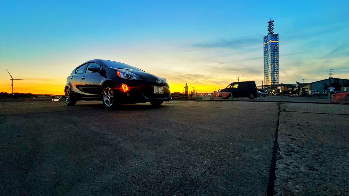 miffu_rs's tweet photo. ココ最近で一番盛れたと思っている愛車の写真。
#Priusc
#NHP10
#USDM🔰
#USTOYOTA
#AKITACITY
#ポートタワーセリオン https://t.co/OkM47DEC7W