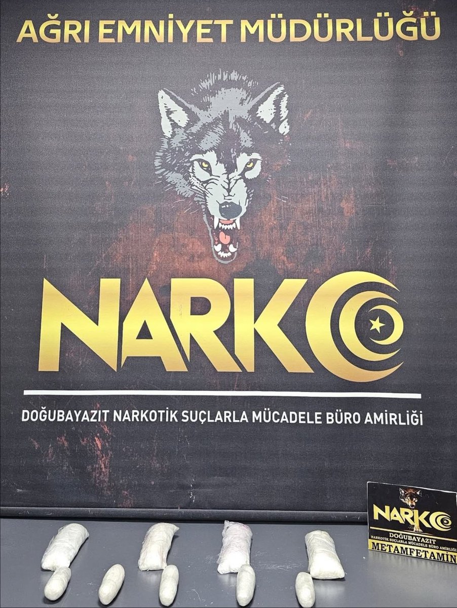 🔴 BÜYÜK OPERASYON!  
Narkotik ekiplerimiz, İran'dan metamfetamin getiren 4 şahısı yakaladı.  

◾ İç çamaşırlarına gizlenmiş 9 paket  
◾ 2 kg 76 gr metamfetamin ele geçirildi  
◾ Tüm şüpheliler tutuklandı