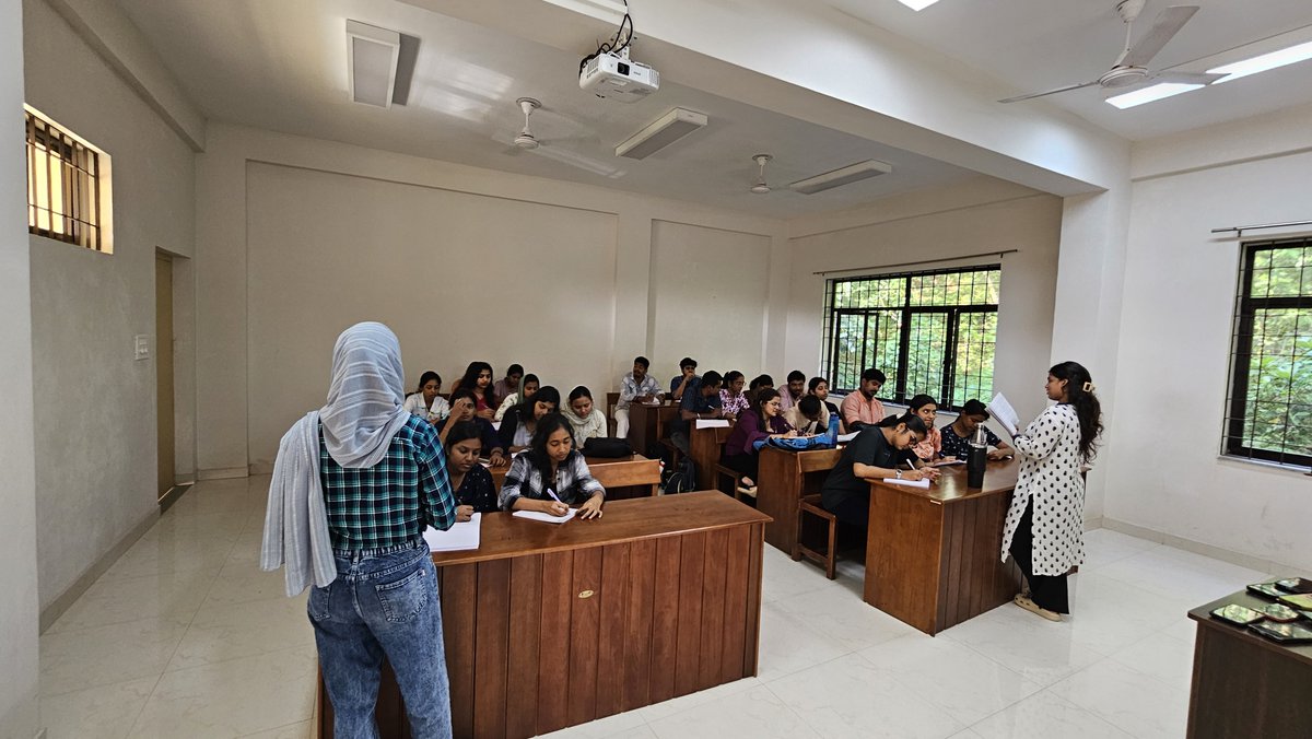 IIMC_India's tweet photo. 📰Building skills!

At @iimckottayam campus, students kickstart their day with a Media Skill Empowerment session (9:30–10:00 AM) — #newspaper reading &amp; interactive quiz to stay sharp and updated.

#MediaSkillEmpowerment #FutureJournalists #LibraryTime #MediaEducation https://t.co/wNu7eVs2rD