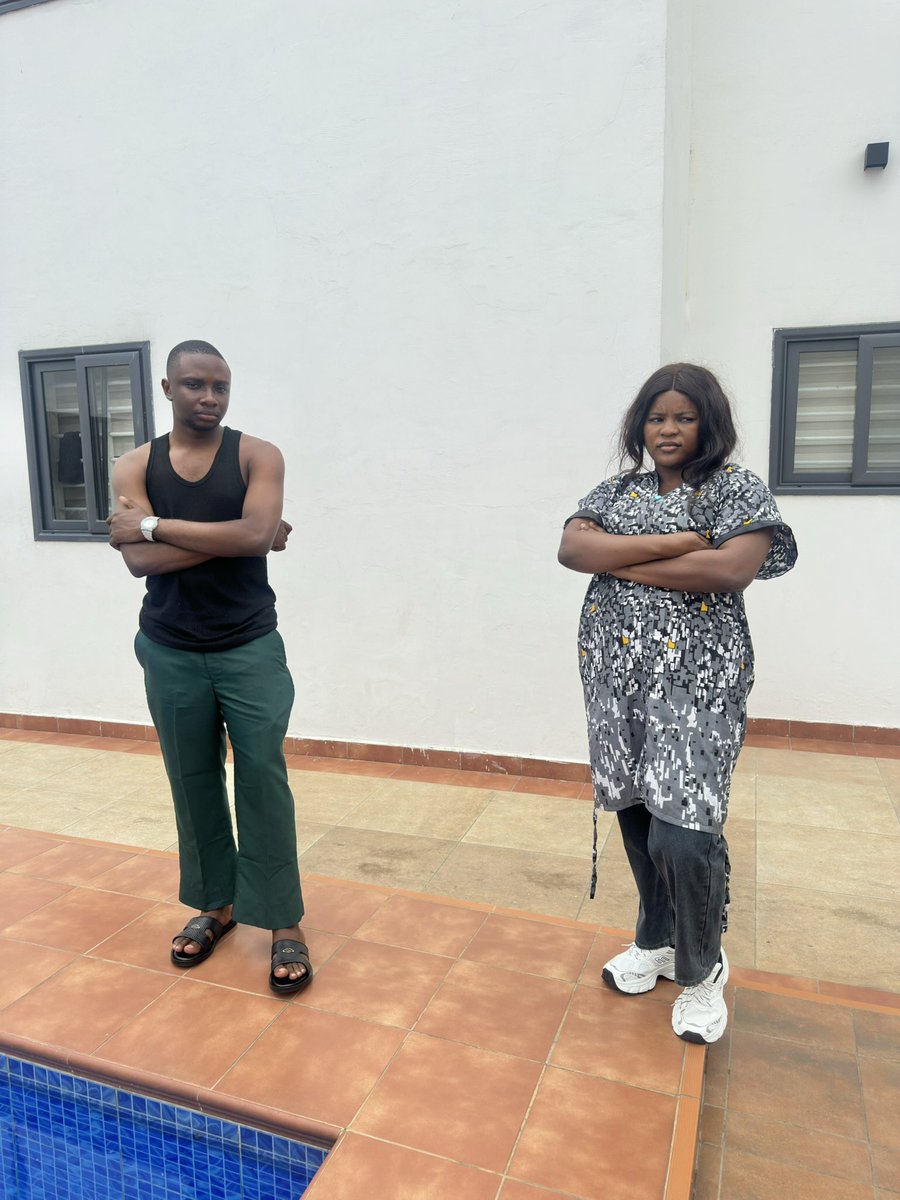 YKoluwaseun9's tweet image. Social distancing dey cryy😂