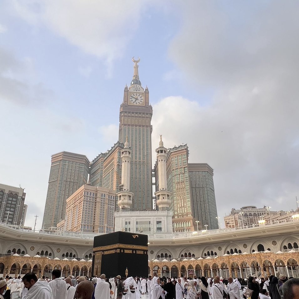 _3lale_'s tweet photo. طاب اللقاء وقرت الأعين وارتوى القلب 🕋♥️ https://t.co/7hu1oGTESj