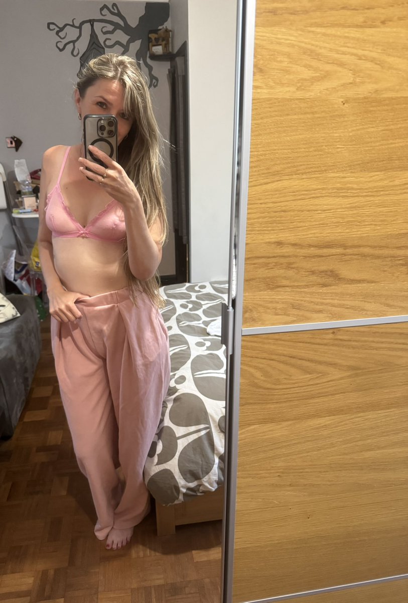 katya42611896's tweet photo. https://t.co/zOtAVNS1wP ❤️ good afternoony xx https://t.co/25SmCswr3f