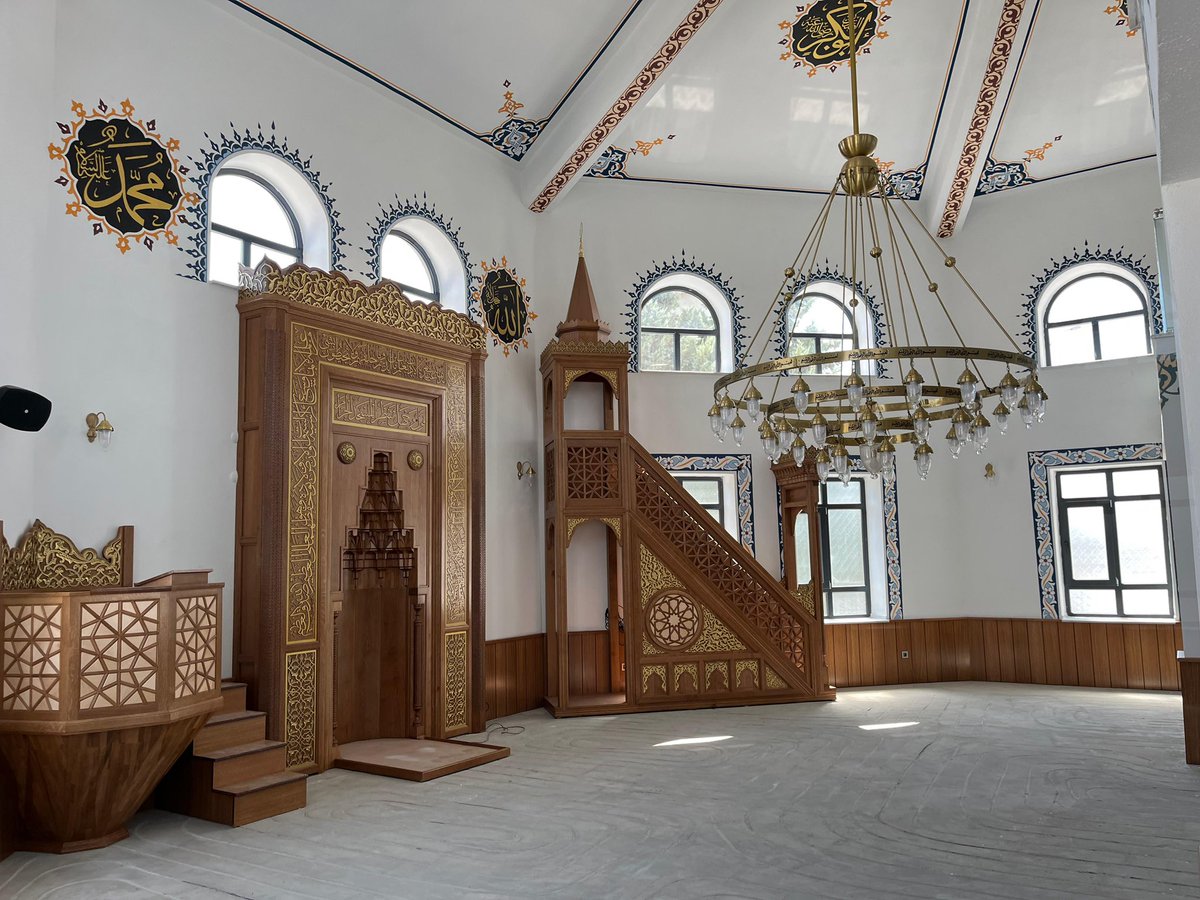 📍 Yunus Emre Mahallesi / Çevre Camii

Yunus Emre Mahallemizde, Çevre Camii Yaptırma ve Yaşatma Derneği öncülüğünde yapım aşaması devam eden ve sona yaklaşan cami inşaatımızı; Dernek Başkanımız Fikri Dağ, Yönetim Kurulu Üyemiz Osman Tuna ve Fen İşleri ekibimiz ile birlikte