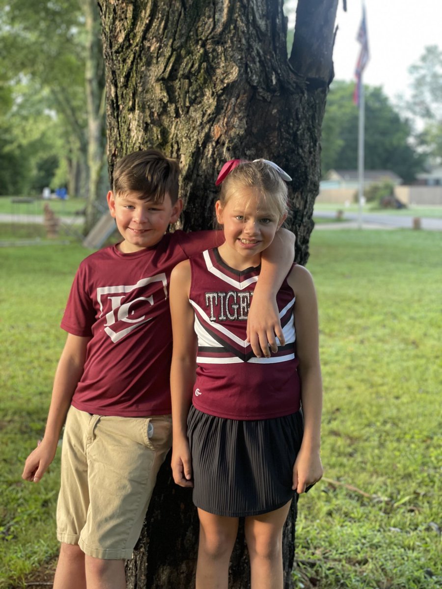 aprilnotmay2's tweet photo. ⁦⁦@Lchstigers25⁩ @t-mobile SPIRIT DAY! #fn5gl #sweepstakes https://t.co/m285Lyg7U7