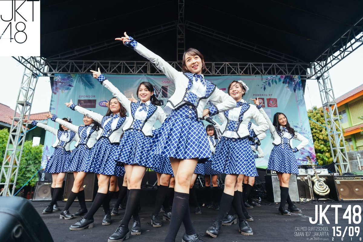 Mana seifuku atau ishou kesayangan kalian?