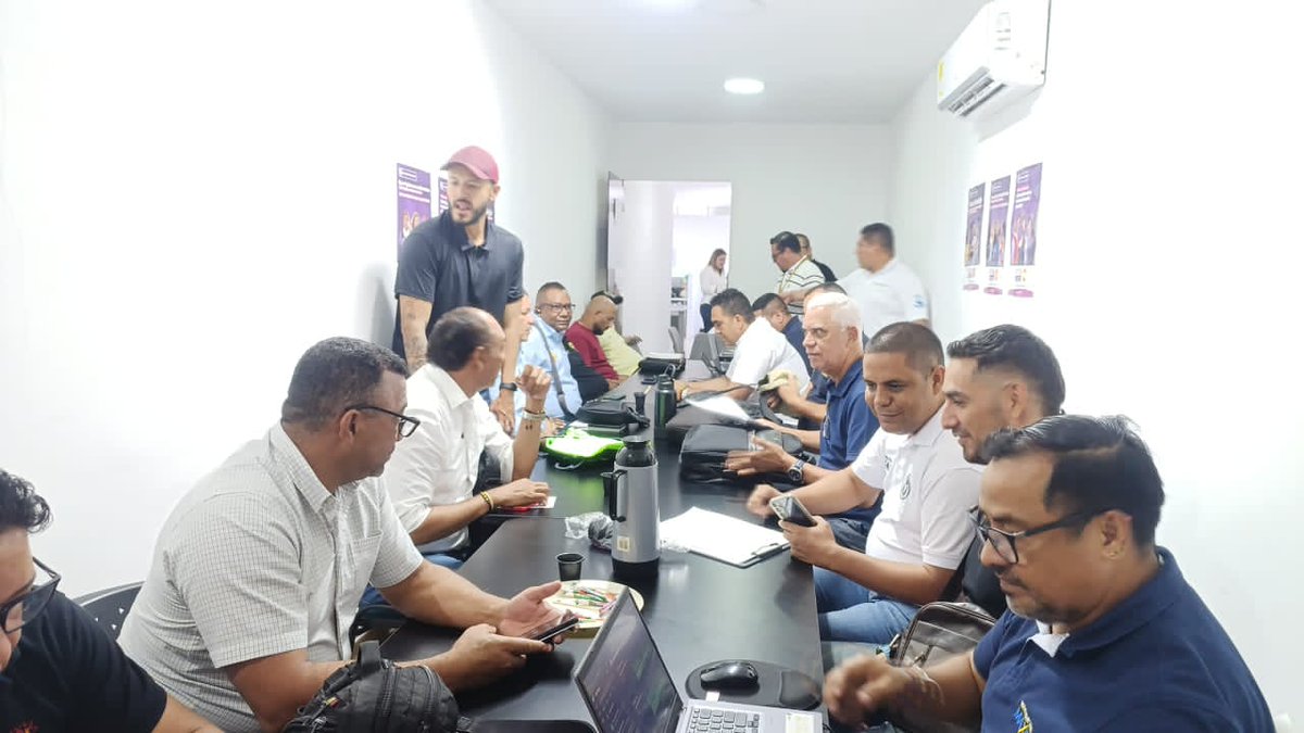 Desde nuestra organización y en compañía de la mesa Intersindical en el cesar asistimos a reunión consentida por el ministerio de trabajo donde dimos a conocer la preocupación de los y las trabajadores de la empresa vigil en magdalena, cesar y guajira en pie de lucha