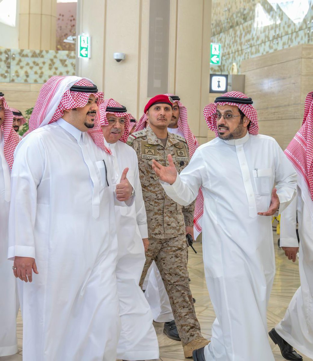 📸 | سمو نائب أمير منطقة الرياض الأمير #محمد_بن_عبدالرحمن_بن_عبدالعزيز يقوم بجولة ميدانية في مطار الملك خالد الدولي اطلع خلالها على مركز تحكم العمليات ومشاريع توسعة الصالات الدولية، وما تقدمه من خدمات متطورة لتعزيز تجربة المسافرين وكفاءة التشغيل.

#إمارة_منطقة_الرياض