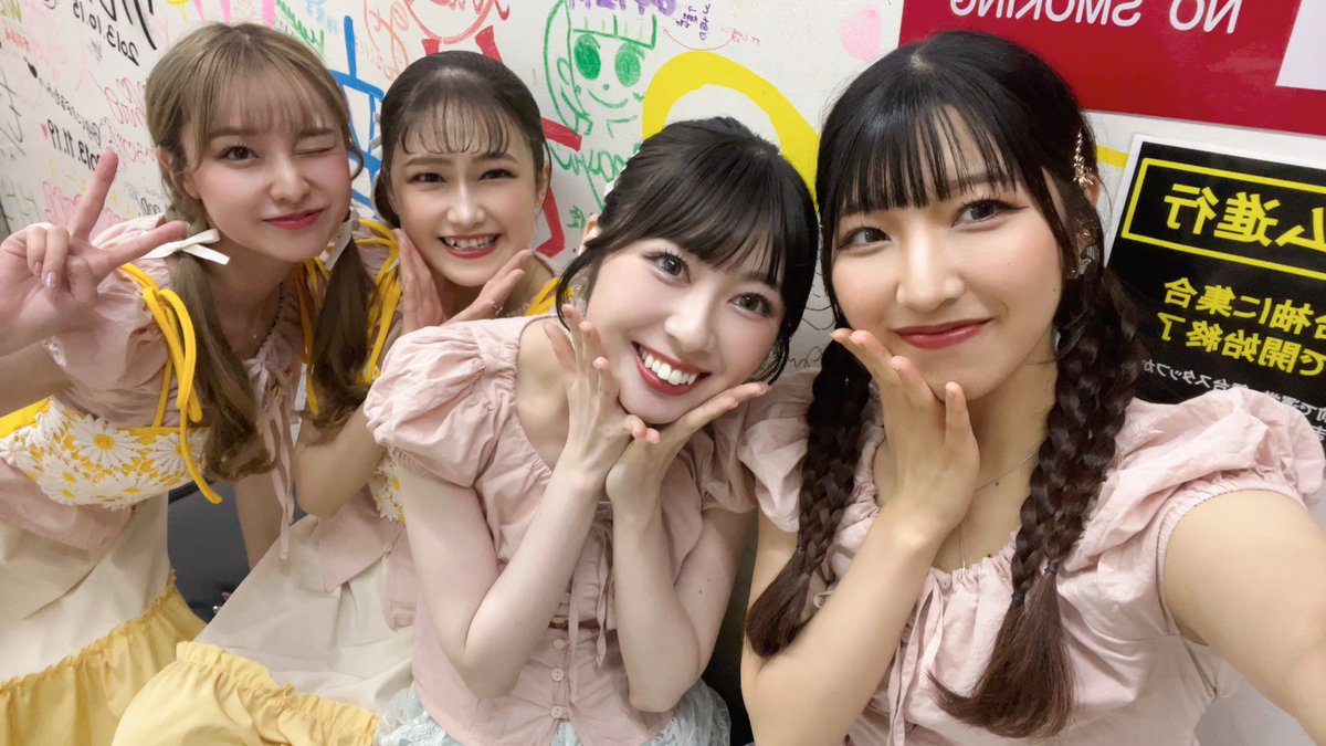 Pop'n Jam 木曜日に足を運んでいただき、ありがとうございました!!🙇🏼‍♀️
本日はてんきゅさんが代演で来てくださいました🎤 力強いのに綺麗で優しい歌声が大好きなんですт_т♡
来週は8月ラスト🌻ぜひお待ちしてます！

撮る度に増えていった写真を添えて📸

#PVW_now #popnjam_now