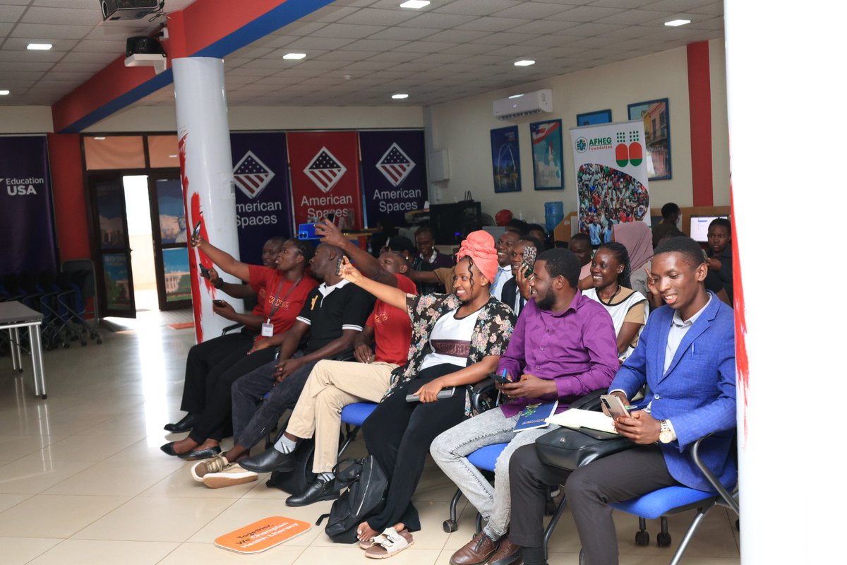 Participants are introducing themselves. From poets to health educators, from journalists to researchers, this diverse gathering reflects the power of collaboration. #YLAHKampala2025
#AFHEG