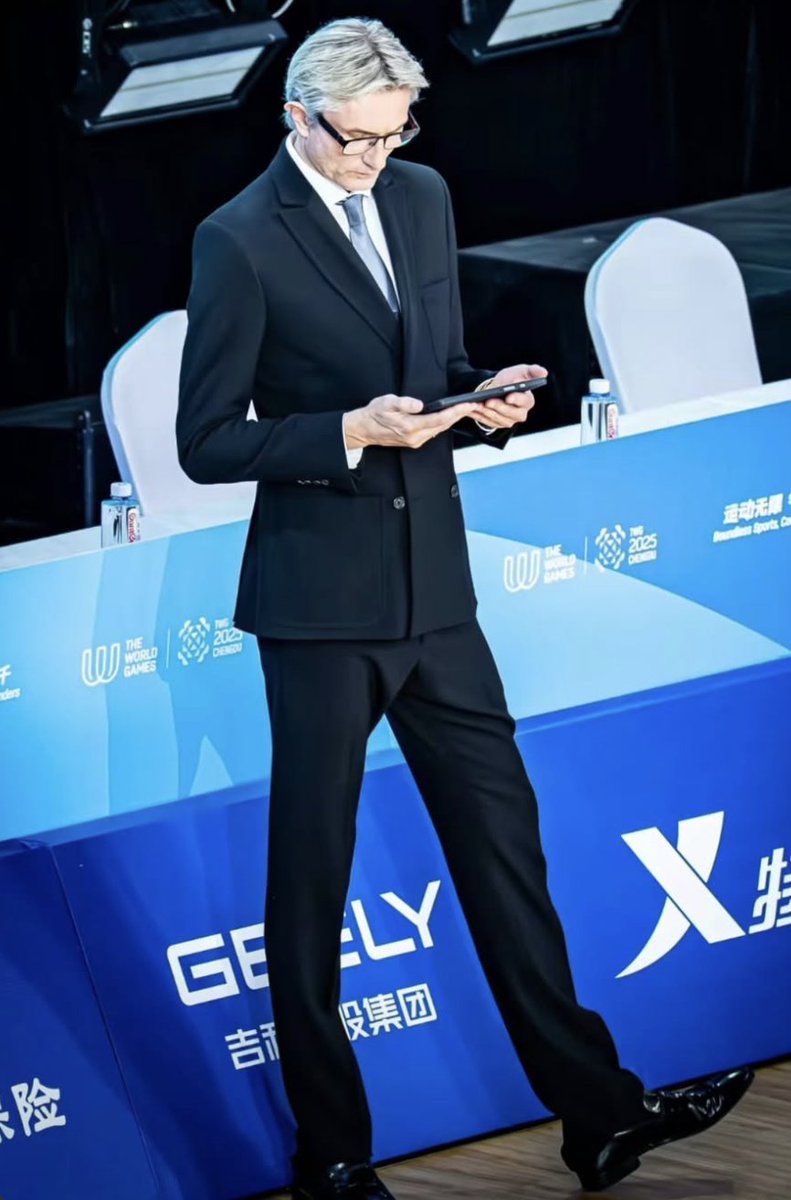 SNSで話題になってる『スタイルよすぎてミスターフェラーリと呼ばれ