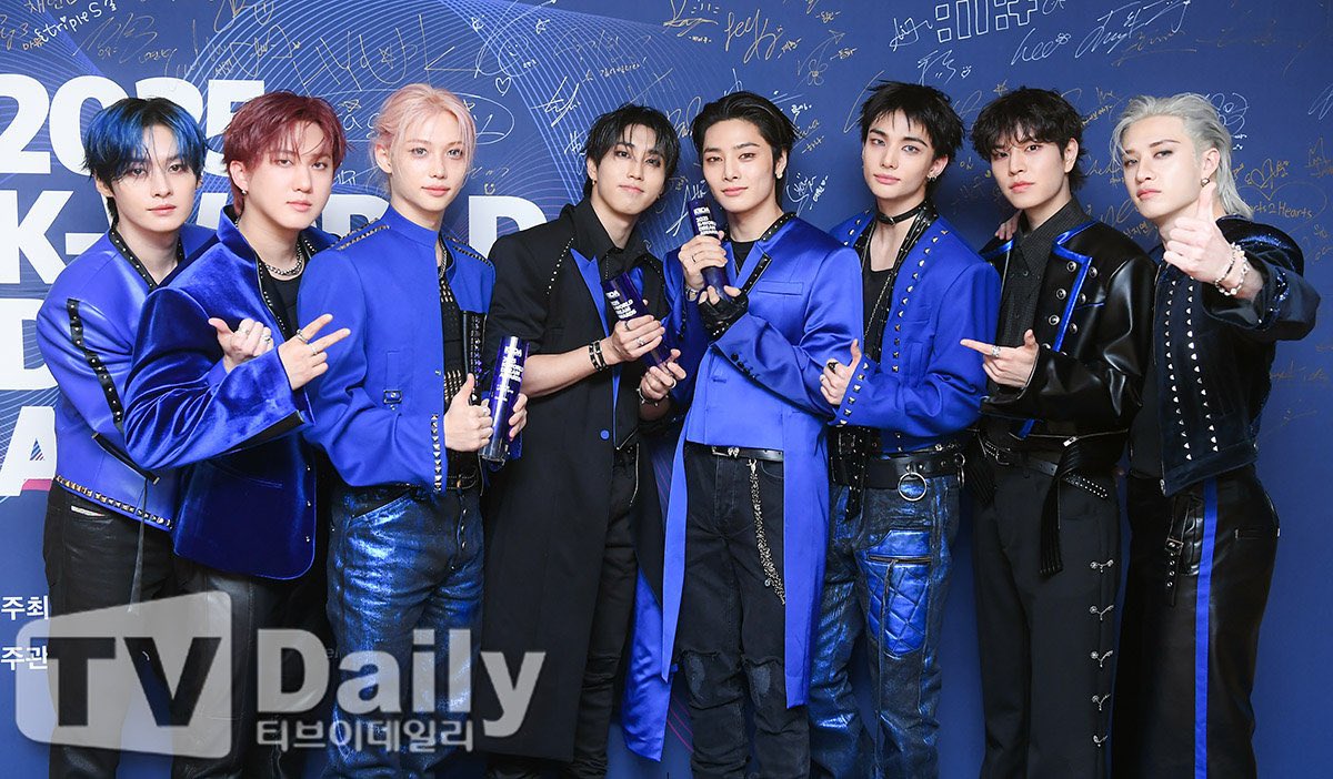 Stray Kids情報★SKZ-INF8 (@skz_inf8) on Twitter photo 【2025 K-World Dream Awards】
🏆 Boy Group Best Artist Award
🏆 本賞
🏆 K World Class Award
🏆 Boy Group Popularity Award
2025KWDAでスキズが4冠を達成👏👏👏
SKZ & STAYおめでとうございます🎉
STRAY KIDS DOMINATE THE 2025 KWDA
#SKZat2025KWDA <a href="/Stray_Kids/">Stray Kids</a>
#StrayKids #スキズ 【2025 K-World Dream Awards】
🏆 Boy Group Best Artist Award
🏆 本賞
🏆 K World Class Award
🏆 Boy Group Popularity Award
2025KWDAでスキズが4冠を達成👏👏👏
SKZ & STAYおめでとうございます🎉
STRAY KIDS DOMINATE THE 2025 KWDA
#SKZat2025KWDA <a href="/Stray_Kids/">Stray Kids</a>
#StrayKids #スキズ