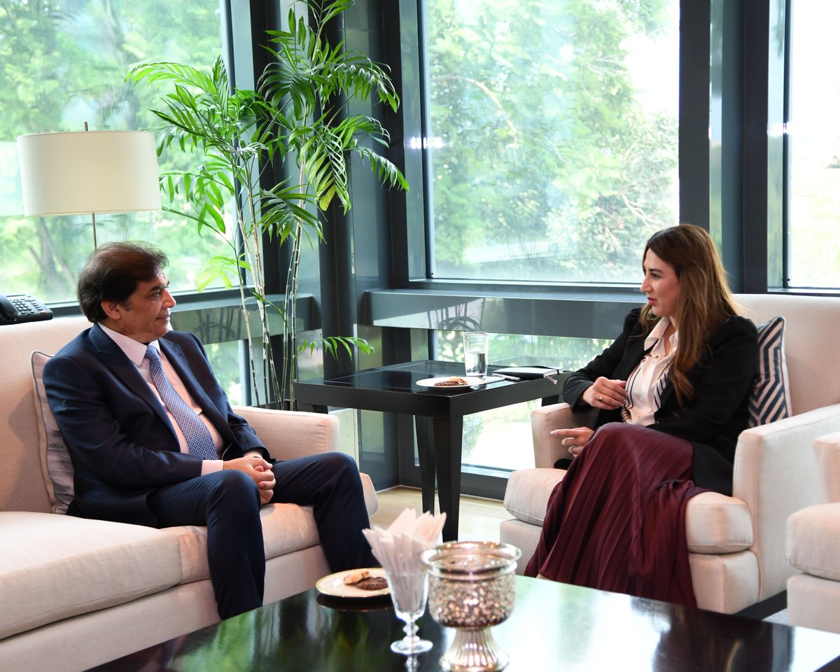 usembislamabad's tweet image. Grateful for today’s productive meeting with Federal Minister @pakrailpk Hanif Abbasi. Together, we are exploring innovative ways to strengthen Pakistan’s railways and infrastructure to support the critical minerals sector. U.S. companies are ready to provide world-class…