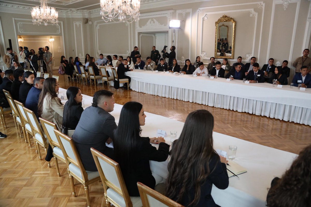 Monteriaucc's tweet photo. #OrgulloUCC 
Carolina Herrera, Egresada de Derecho participó en el Consejo Nal. de Juventudes en la Casa de Nariño ante el Presidente Gustavo Petro, ministros y demás miembros del gobierno.
Ella ​​es Consejera de Juventud por Córdoba. Leer más https://t.co/JlypGlIQBm https://t.co/z9Q7ogdZgc