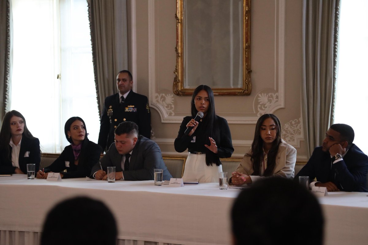 Monteriaucc's tweet photo. #OrgulloUCC 
Carolina Herrera, Egresada de Derecho participó en el Consejo Nal. de Juventudes en la Casa de Nariño ante el Presidente Gustavo Petro, ministros y demás miembros del gobierno.
Ella ​​es Consejera de Juventud por Córdoba. Leer más https://t.co/JlypGlIQBm https://t.co/z9Q7ogdZgc