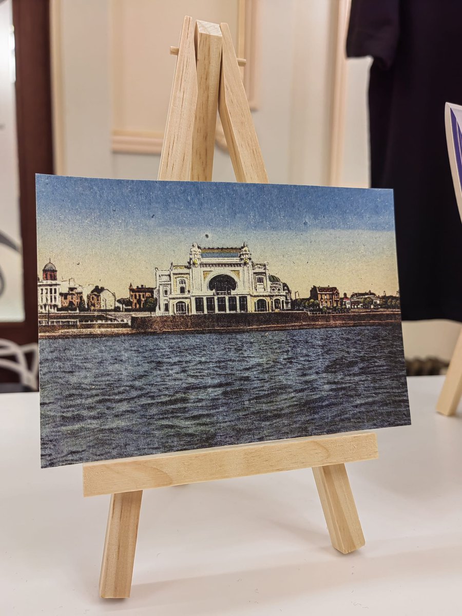 ValentinPanduru's tweet photo. "Cazinoul va fi desființat, iar acolo se va înființa un cămin cultural, distracțiile să poată fi pătrunse de bunul-simț muncitoresc.", scria in 1948 Viața Sindicală. Astazi, Cazinoul a devenit "un mall de opțiuni pentru petrecerea timpului liber". Hai pe https://t.co/stVGYHD640! https://t.co/Dxqvsr3HLD