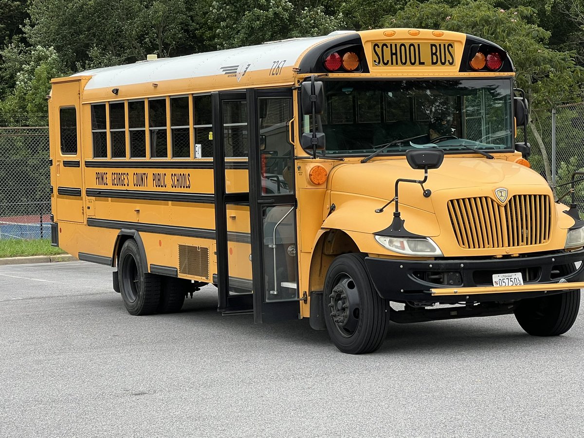 TimReidReporter's tweet image. PRINCE GEORGES CO PUBLIC SCHOOLS TESTING THE NEW CHIPMUNK APP
The  chipmunk App tracks school buses in real time so parents can view where their child’s bus is on their cell phone to let them know where the bus is.  Officials doing a test run Thursday morning in Ft Washington