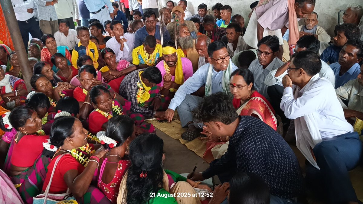 পুরুলিয়া জেলার পুঞ্চা ব্লকে আমাদের পাড়া আমাদের সমাধান শিবির পরিদর্শন করছেন রাজ্যের মন্ত্রী শ্রী বুলু চিকবরাইক, শ্রীমতী সন্ধ্যারাণী টুডু, জেলা পরিষদ সভাধিপতি নিবেদিতা মাহাত,জেলাশাসক ডাঃ রজত নন্দা, অতিরিক্ত জেলাশাসক উন্নয়ন সুদীপ পাল সহ বিশিষ্টজন।
<a href="/egiye_bangla/">Egiye Bangla</a> 
<a href="/DM_Purulia/">District Magistrate Purulia</a>